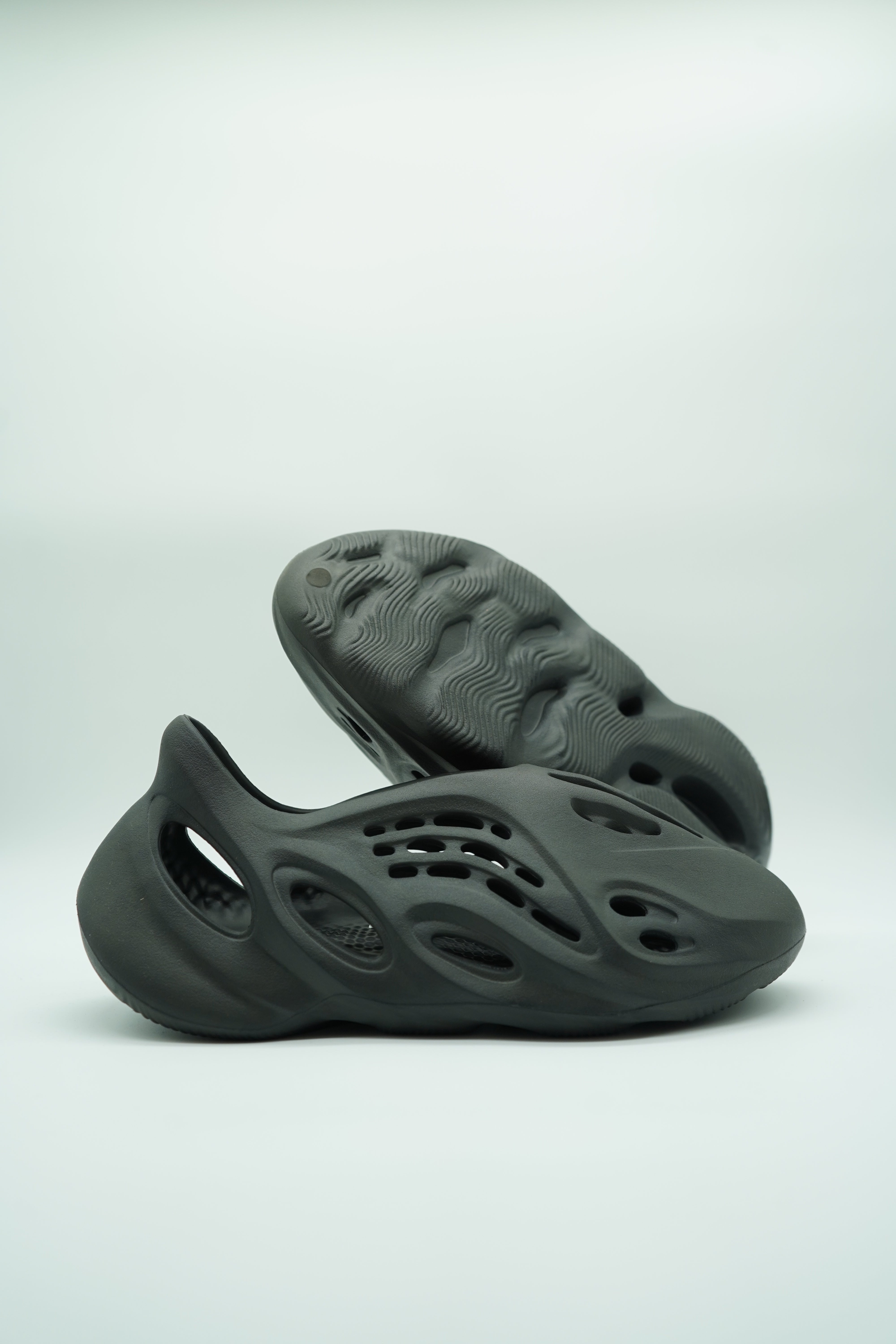 Yeezy Foam Runner Onyx – DecadeFootwear