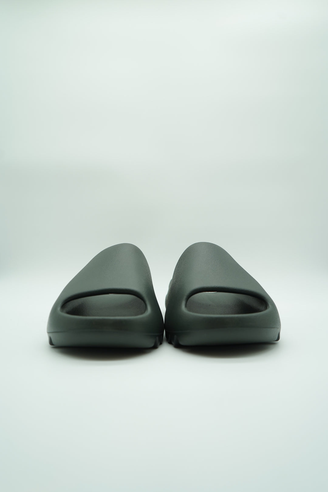 Yeezy Slide Dark Onyx – DecadeFootwear